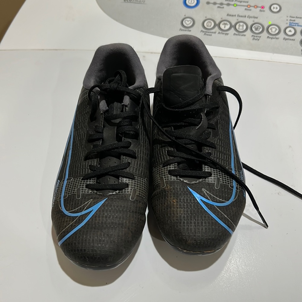 Used Nike vapor cleats size 3.5 kids multi surface turf
